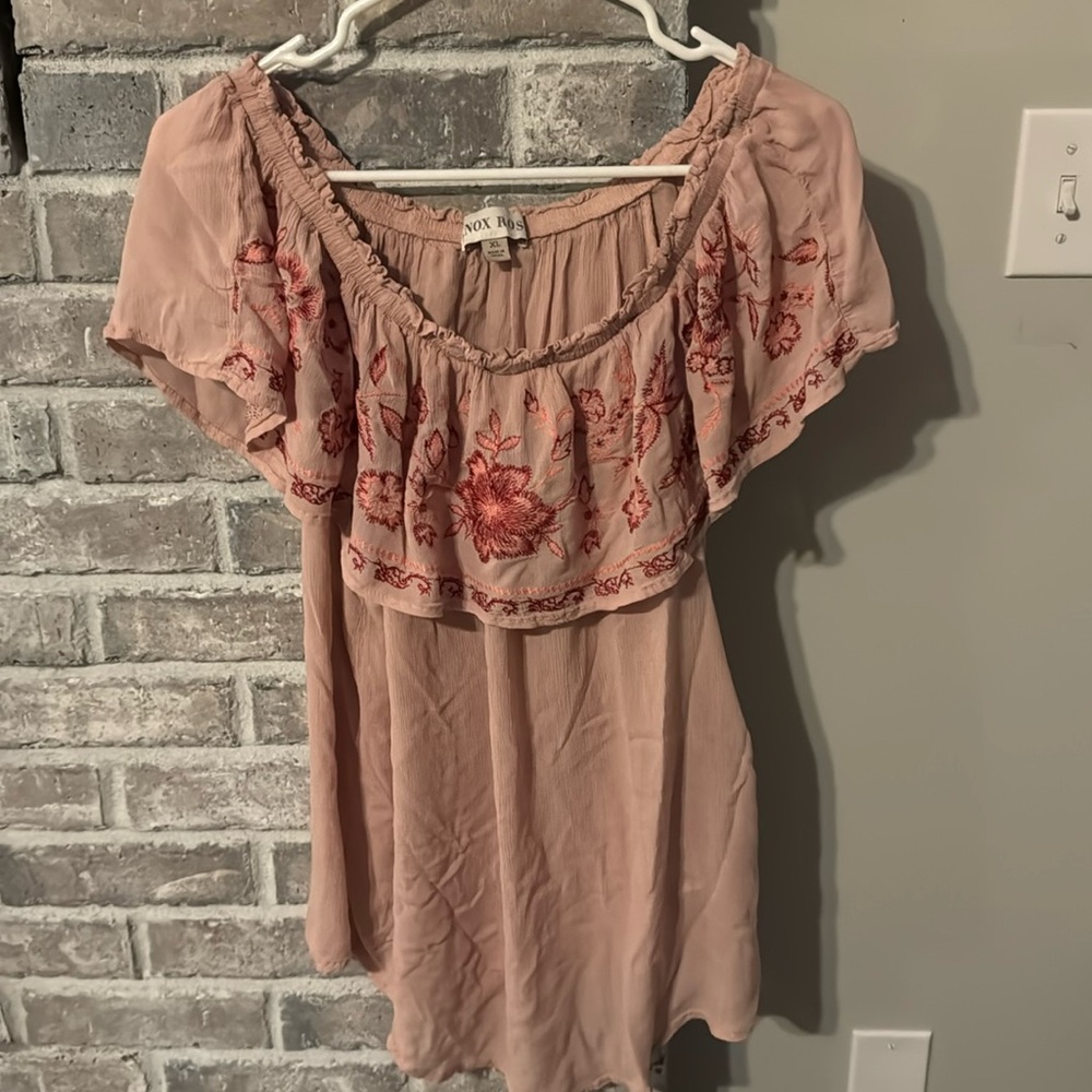 Knox Rose XL very pretty flowy off the shoulder top dusty pink
